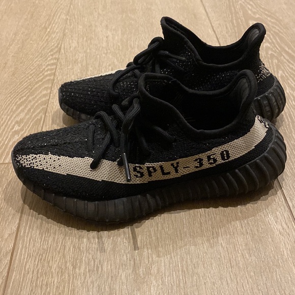 Adidas Yeezy Boost 350 V2 ‘Oreo’ sneakers, size 4.5 - Picture 7 of 10